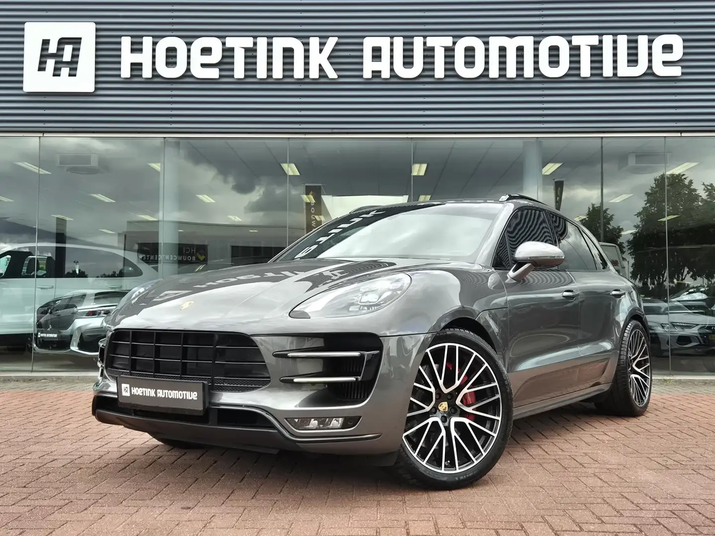 Porsche Macan 3.6 Turbo Performance Package | Alcantara | LED | Grijs - 1