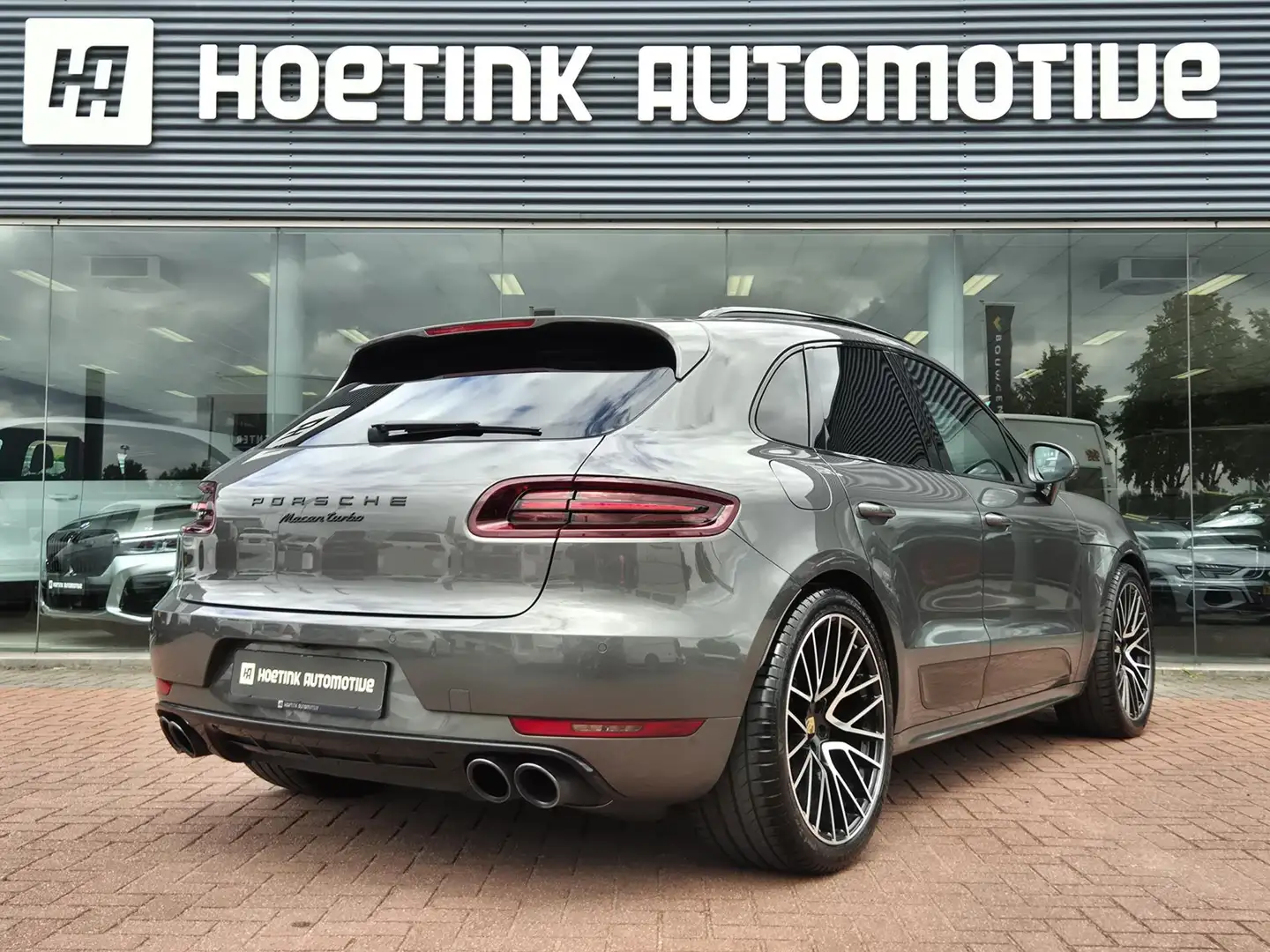 Porsche Macan 3.6 Turbo Performance Package | Alcantara | LED | Grijs - 2
