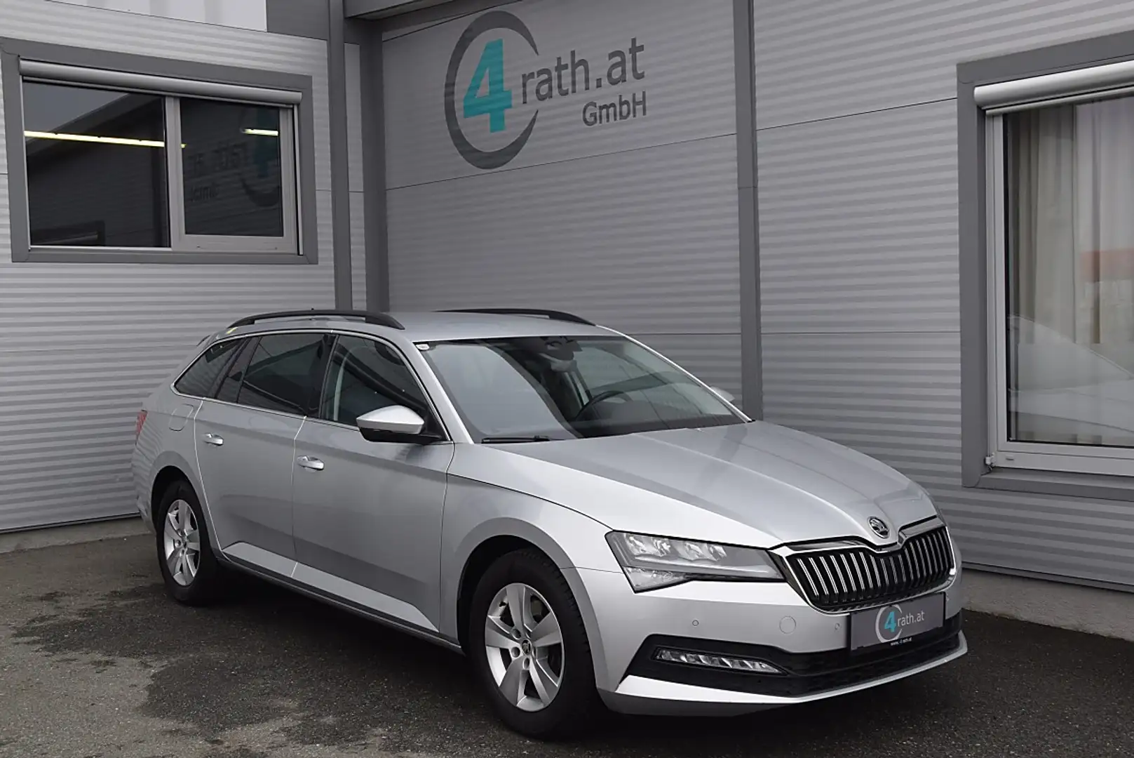 Skoda Superb Combi 2,0 TDI Ambition DSG AHK/LED/NAVI/RFK Argent - 1