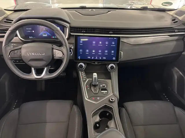 Lynk & Co 01 view 9