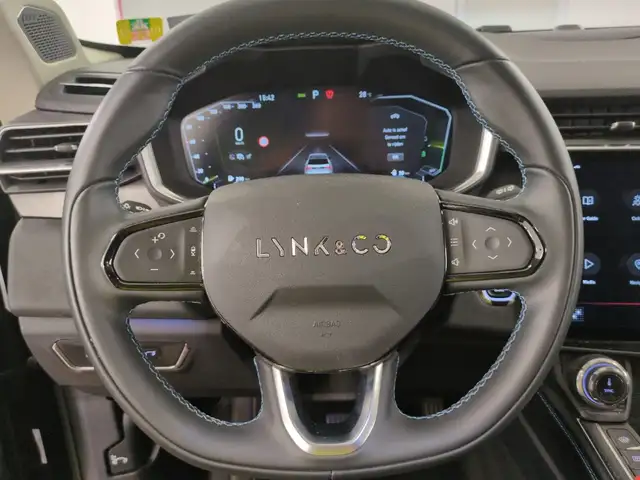 Lynk & Co 01 view 22