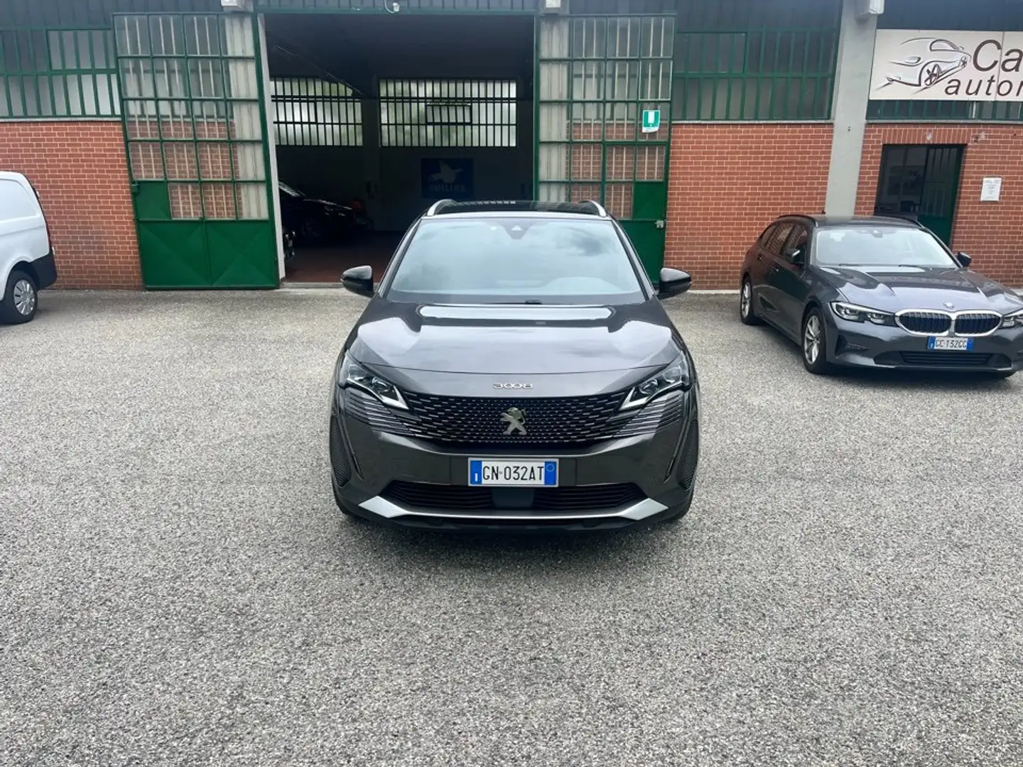 Peugeot 3008 1.5 Bluehdi GT s&s 130cv EAT8 Grijs - 2
