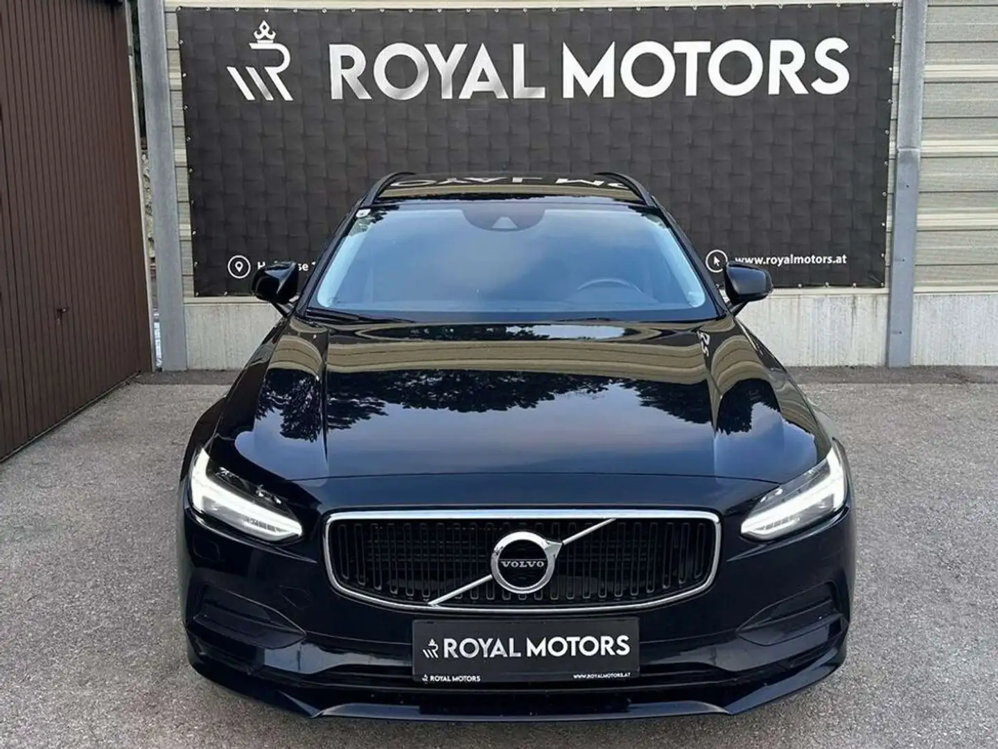 Volvo V90 Kinetic Schwarz - 2