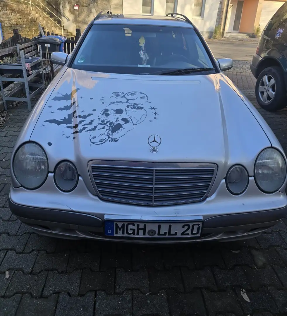 Mercedes-Benz E 240 T Classic Серебристый - 2