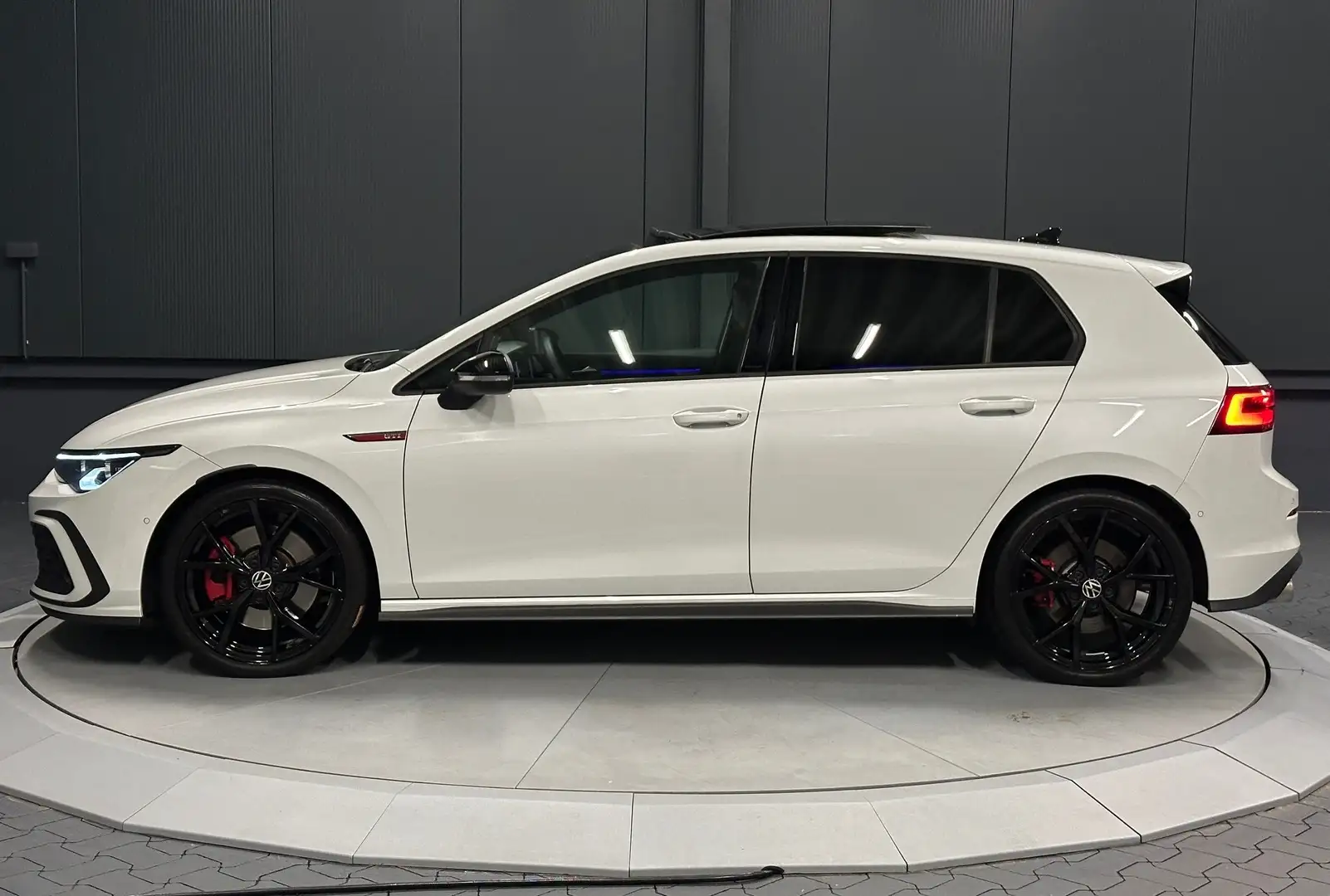 Volkswagen Golf GTI *Black Style*19Zoll*PANORAMA*Metallic*HeadUp*HIFI* White - 2