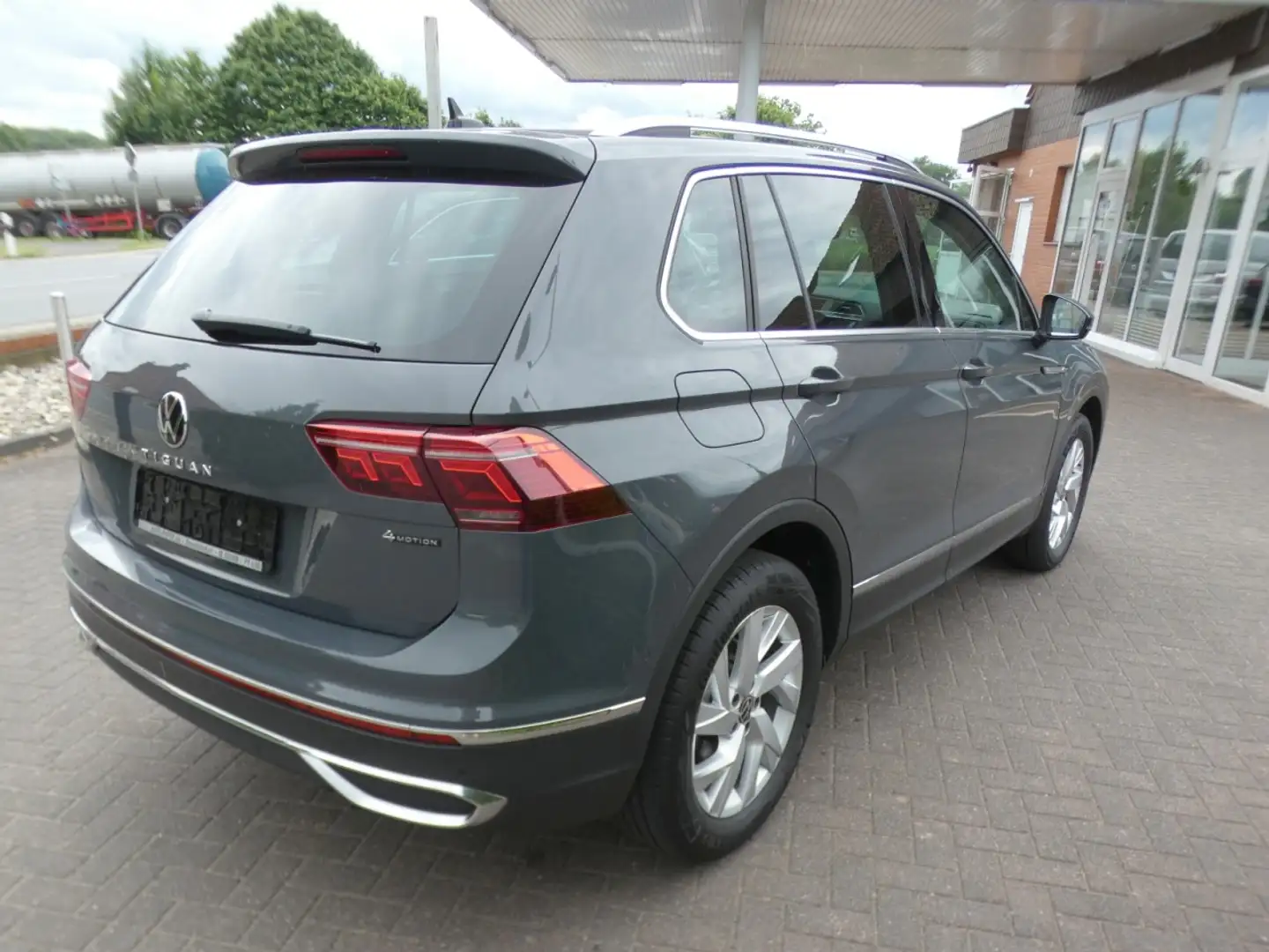 Volkswagen Tiguan Elegance DSG 4-Motion LED-Matrix Ergo Klima Navi Gris - 2