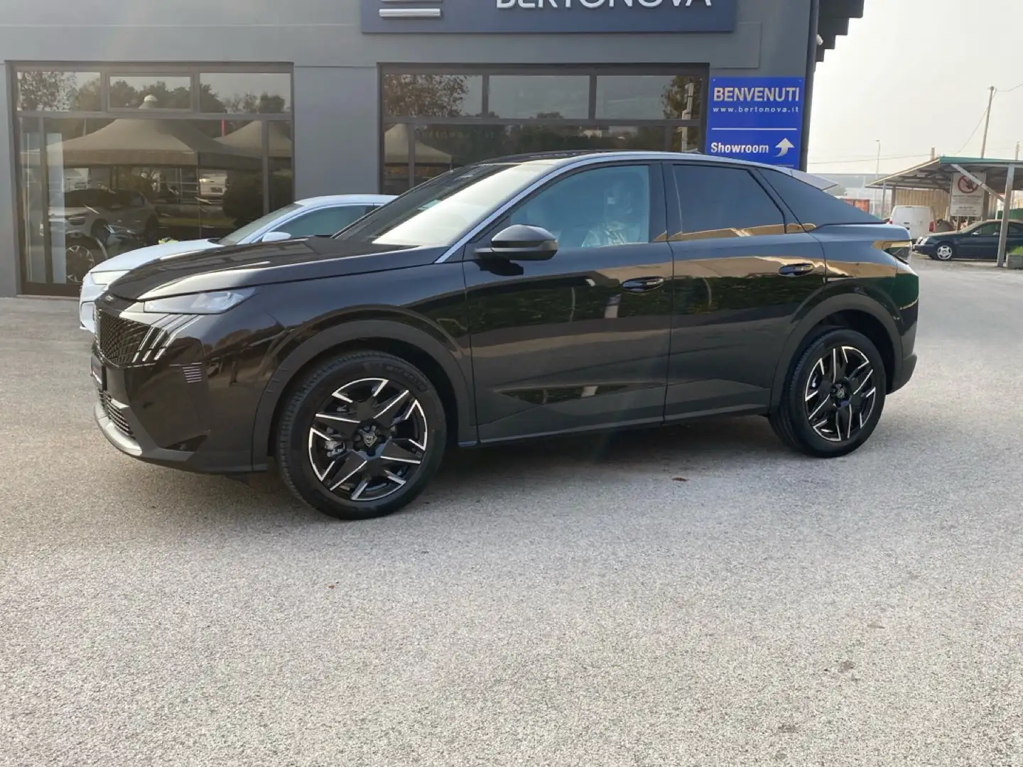 Peugeot 3008 3008 Hybrid 145 e-DCS6 Allure Noir - 2