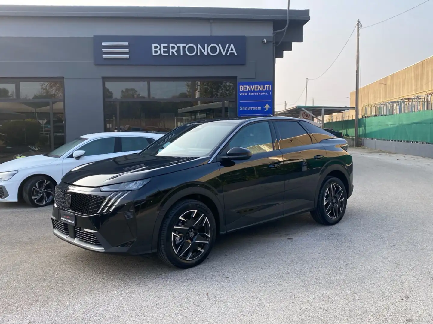 Peugeot 3008 3008 Hybrid 145 e-DCS6 Allure Noir - 1