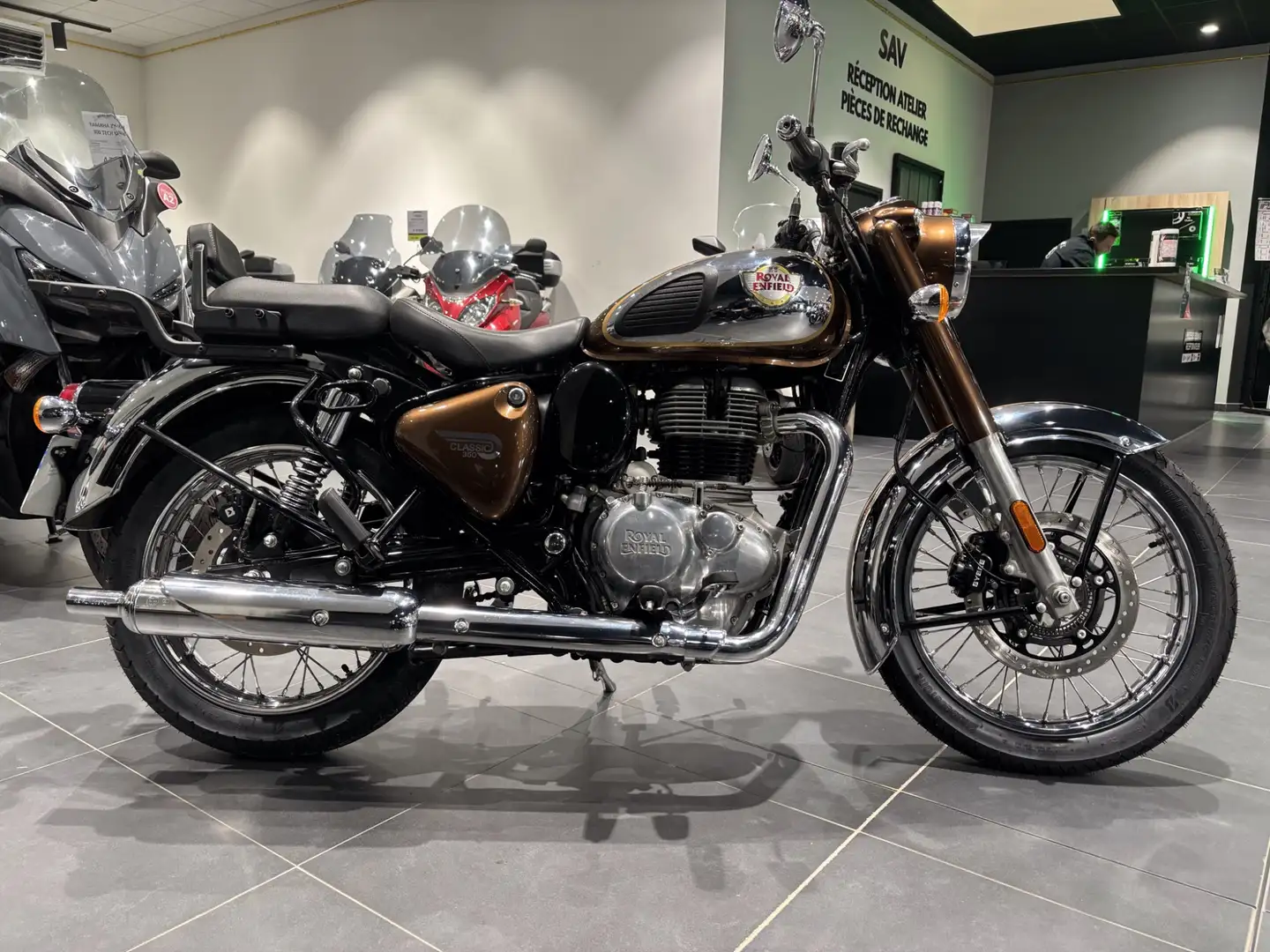 Royal Enfield Classic Marrón - 2