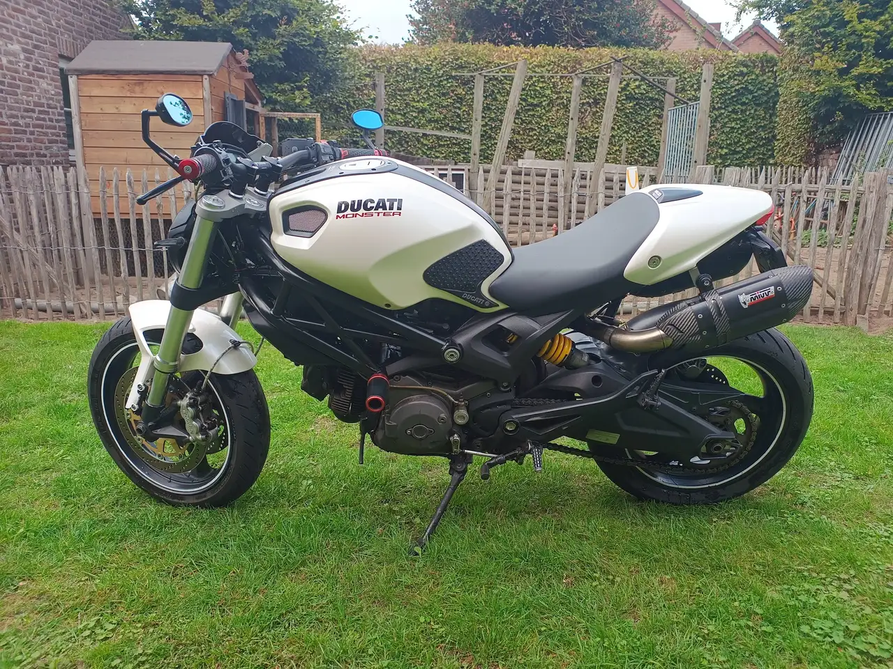Ducati Monster 696