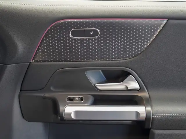 Mercedes-Benz Eqb view 13