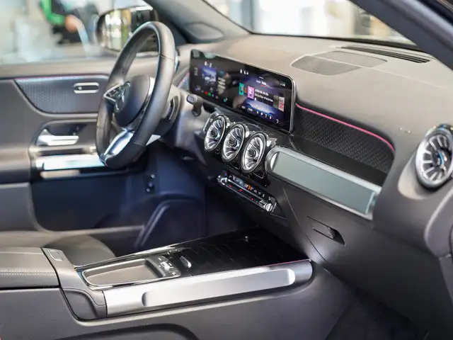 Mercedes-Benz Eqb view 12