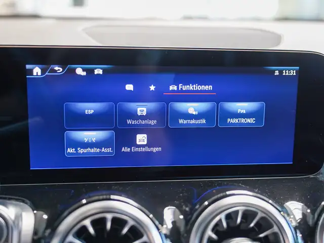 Mercedes-Benz Eqb view 22