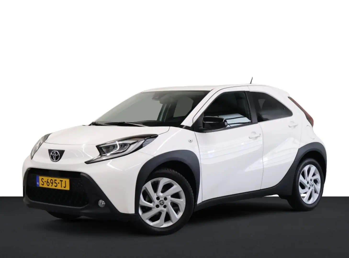 Toyota Aygo X 1.0 VVT-i MT first Wit - 1