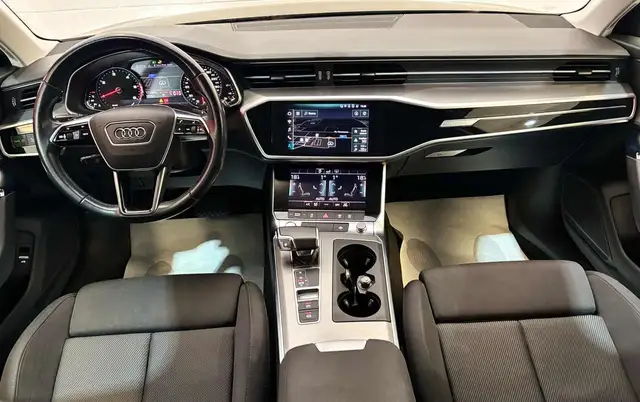 Audi A6 view 11
