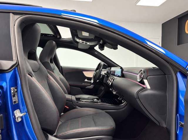 Mercedes-Benz CLA 180 — photo 12