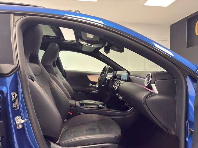 Mercedes-Benz CLA 180 — photo 12