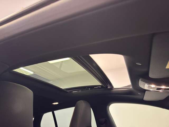 Mercedes-Benz CLA 180 — photo 17