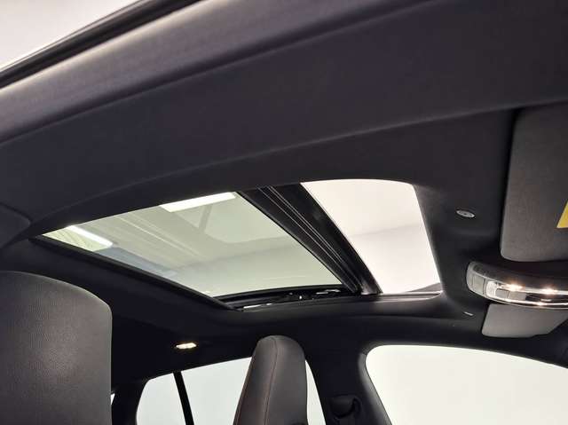 Mercedes-Benz CLA 180 — photo 17