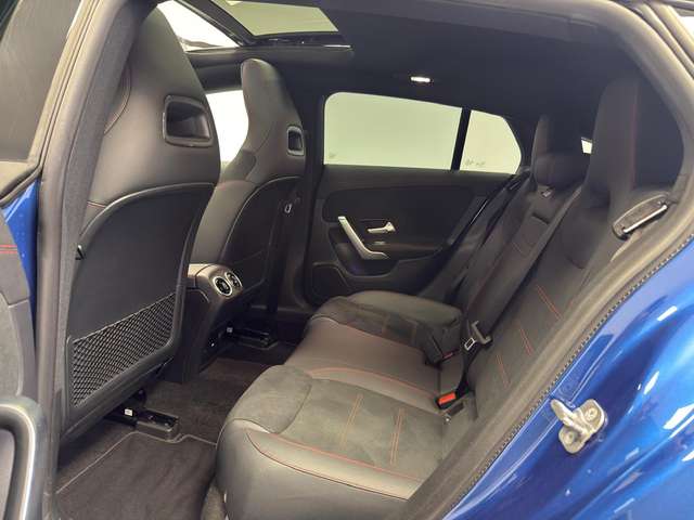 Mercedes-Benz CLA 180 — photo 15