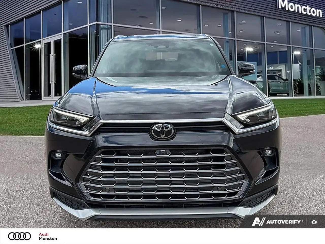 Toyota Grand Highlander снимка Toyota Grand Highlander