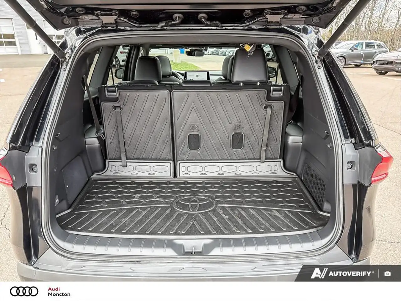 Toyota Grand Highlander снимка Toyota Grand Highlander