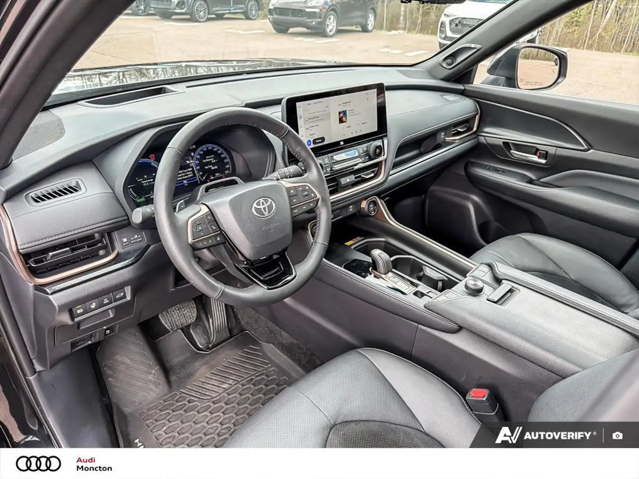 Toyota Grand Highlander снимка Toyota Grand Highlander