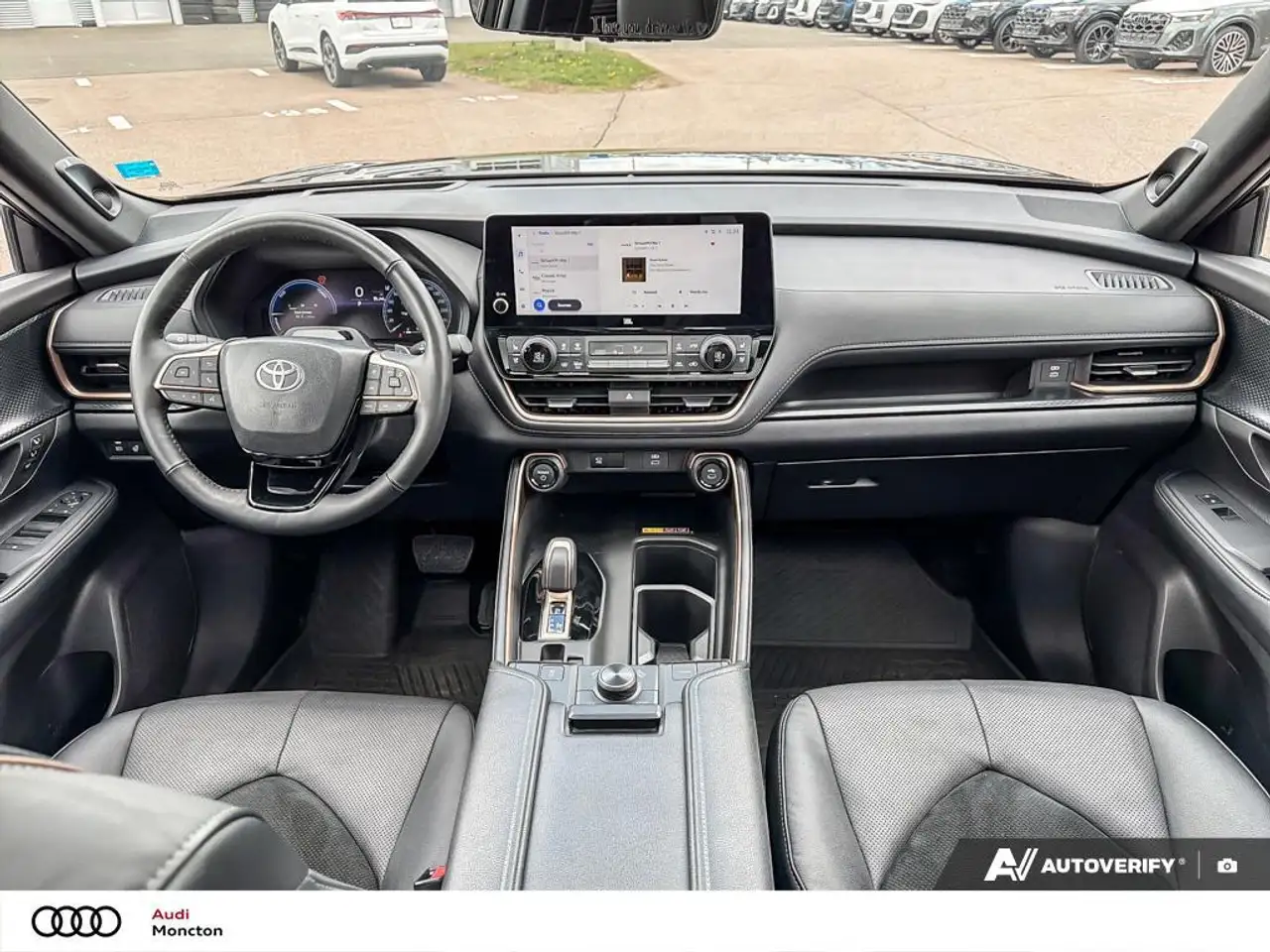 Toyota Grand Highlander снимка Toyota Grand Highlander
