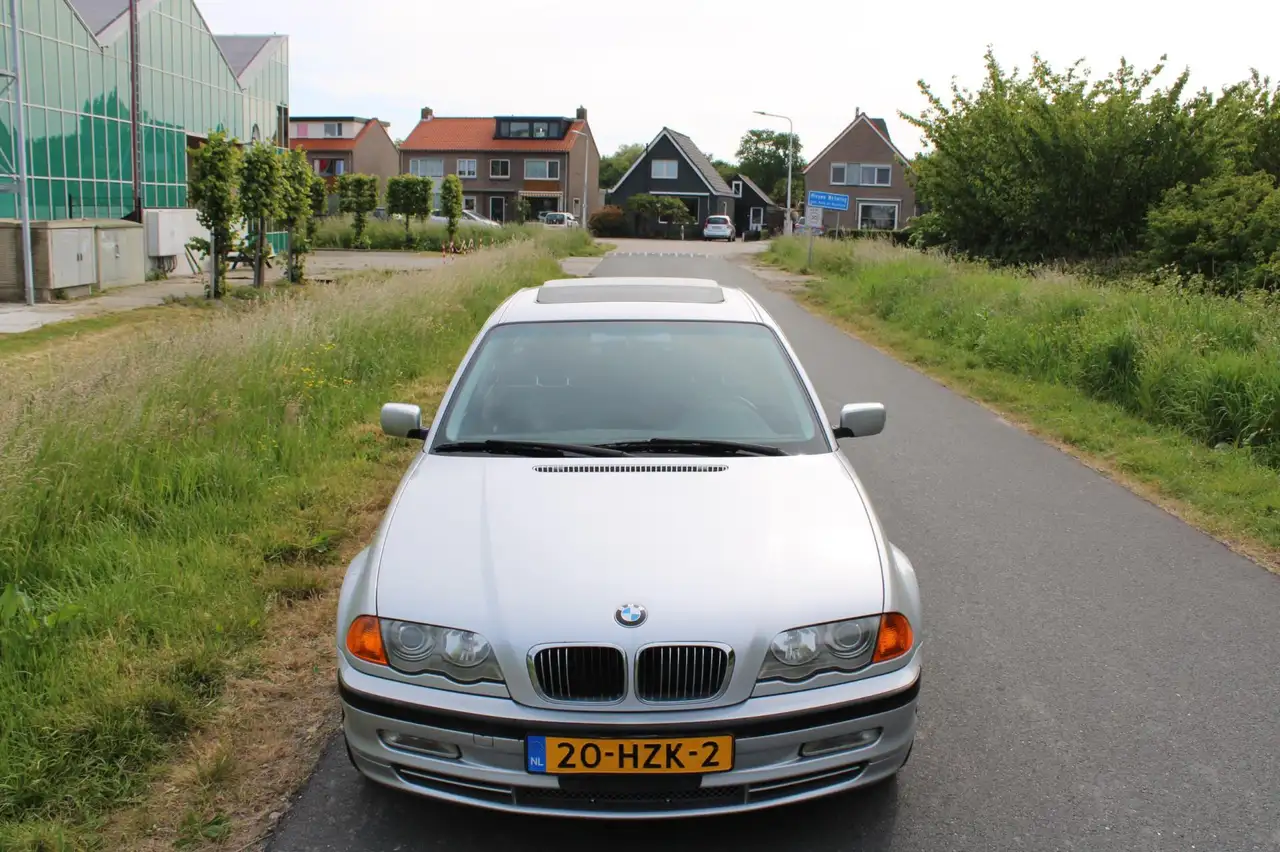 BMW 330I Automaat Youngtimer, foto 2