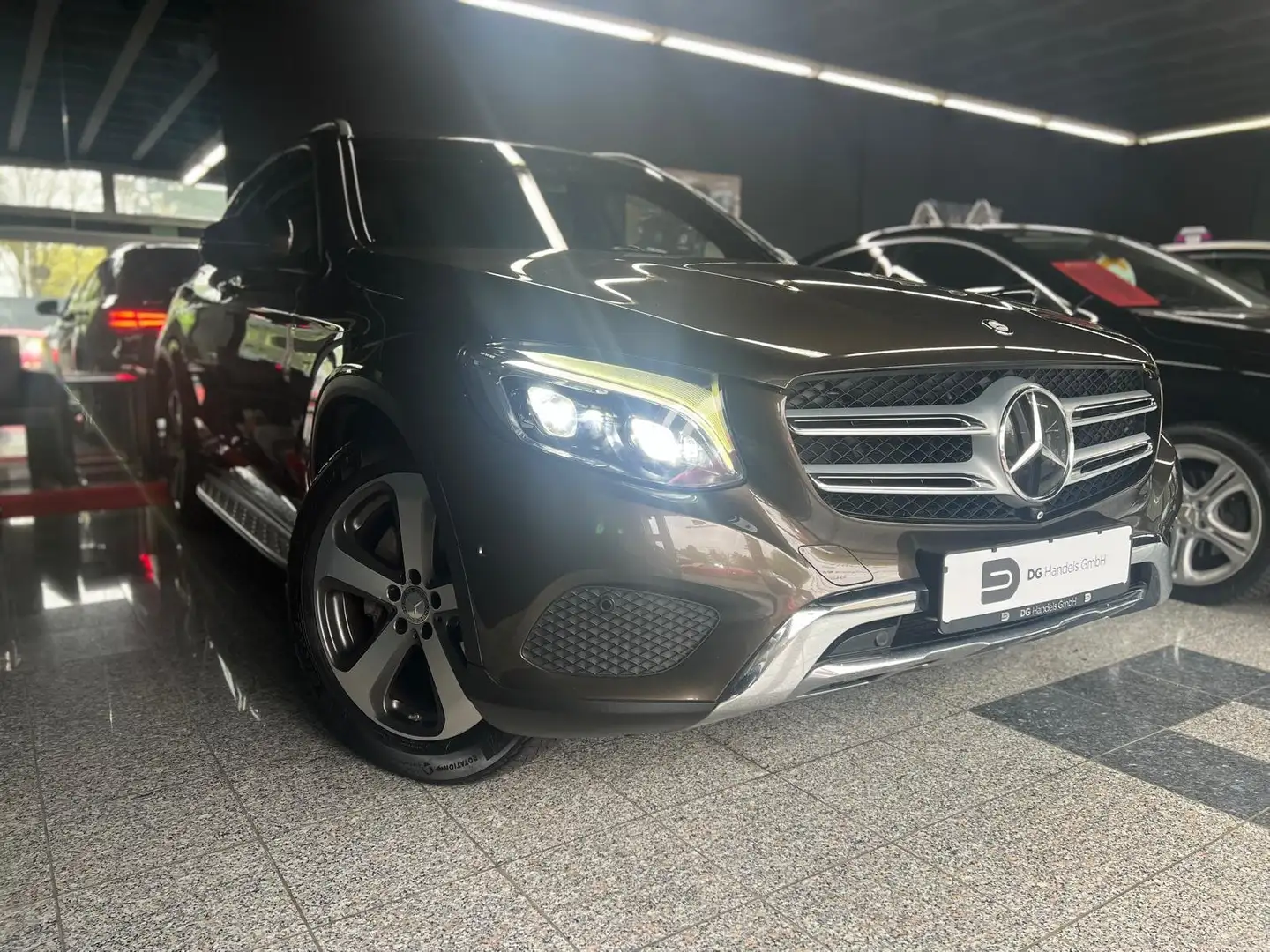 Mercedes-Benz GLC 250 GLC 250 4Matic (Mega Ausstattung) Bruin - 2