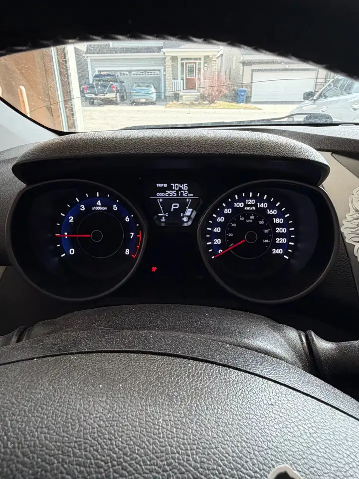 Hyundai ELANTRA снимка Hyundai ELANTRA