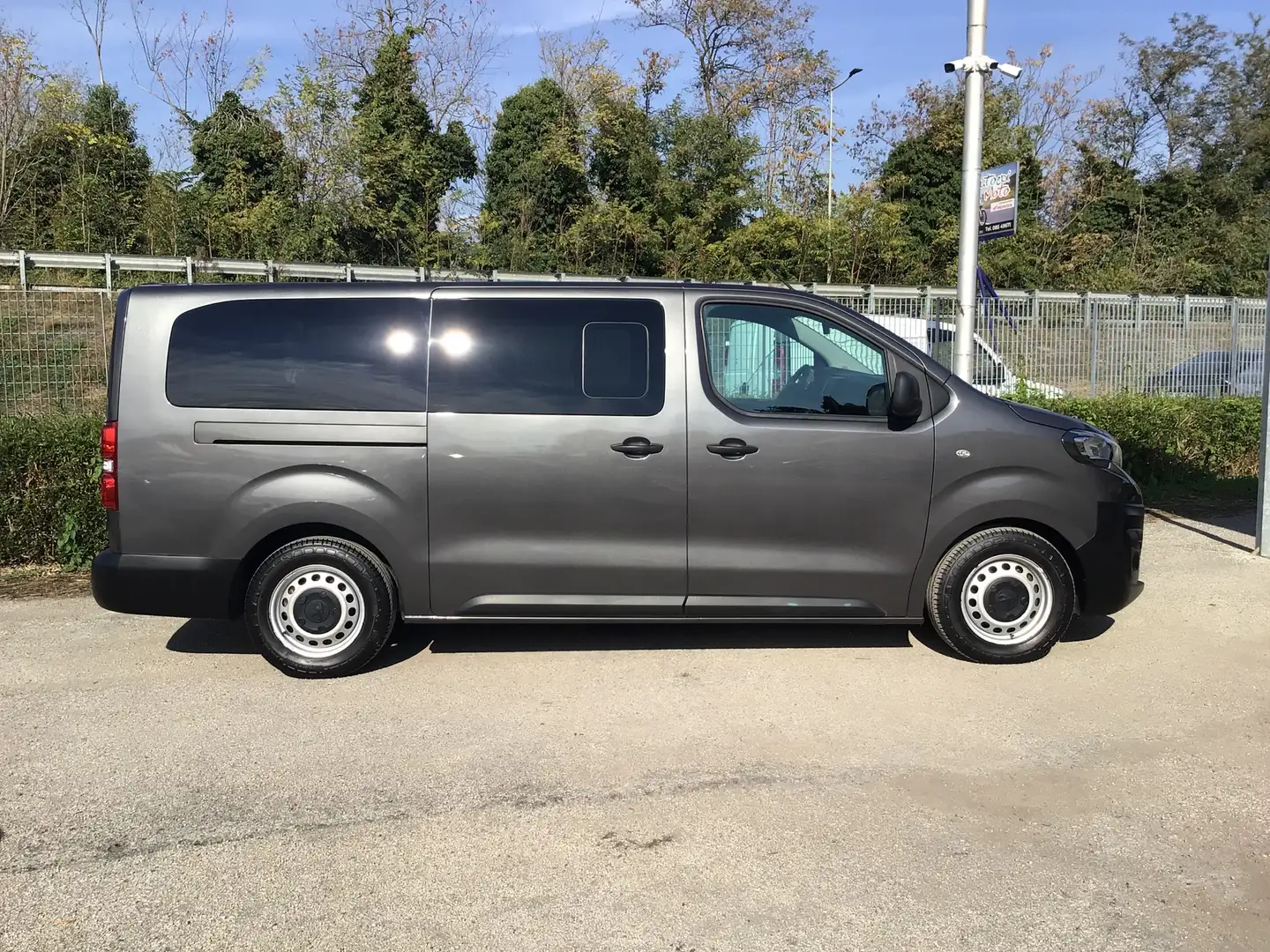 Peugeot Expert 2.0 HDI 150cv Traveller Long COMBI Gris - 1
