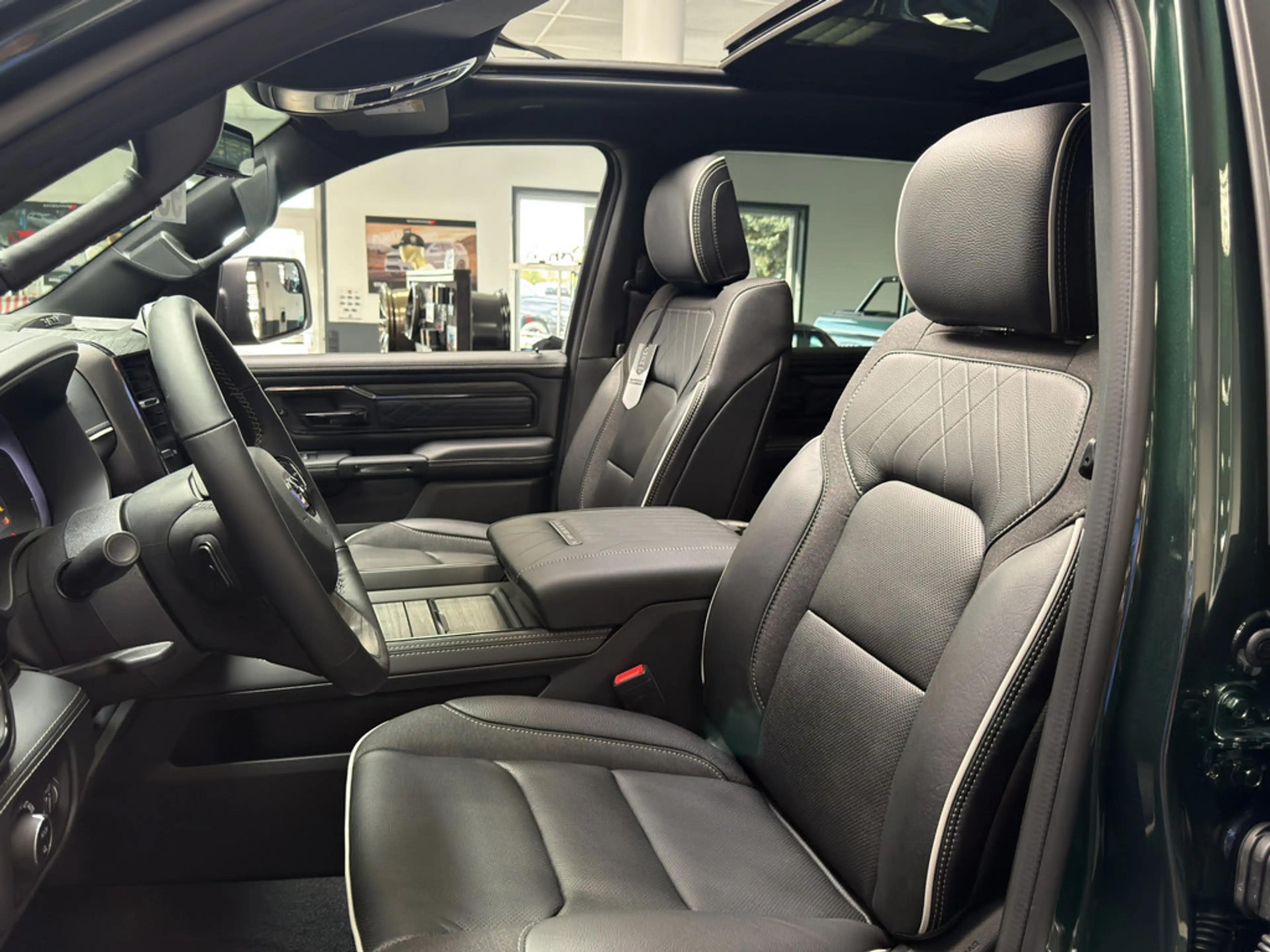 Dodge RAM 1500 Limited Night 5.7L V8, MY26 Multitailgate — photo 14