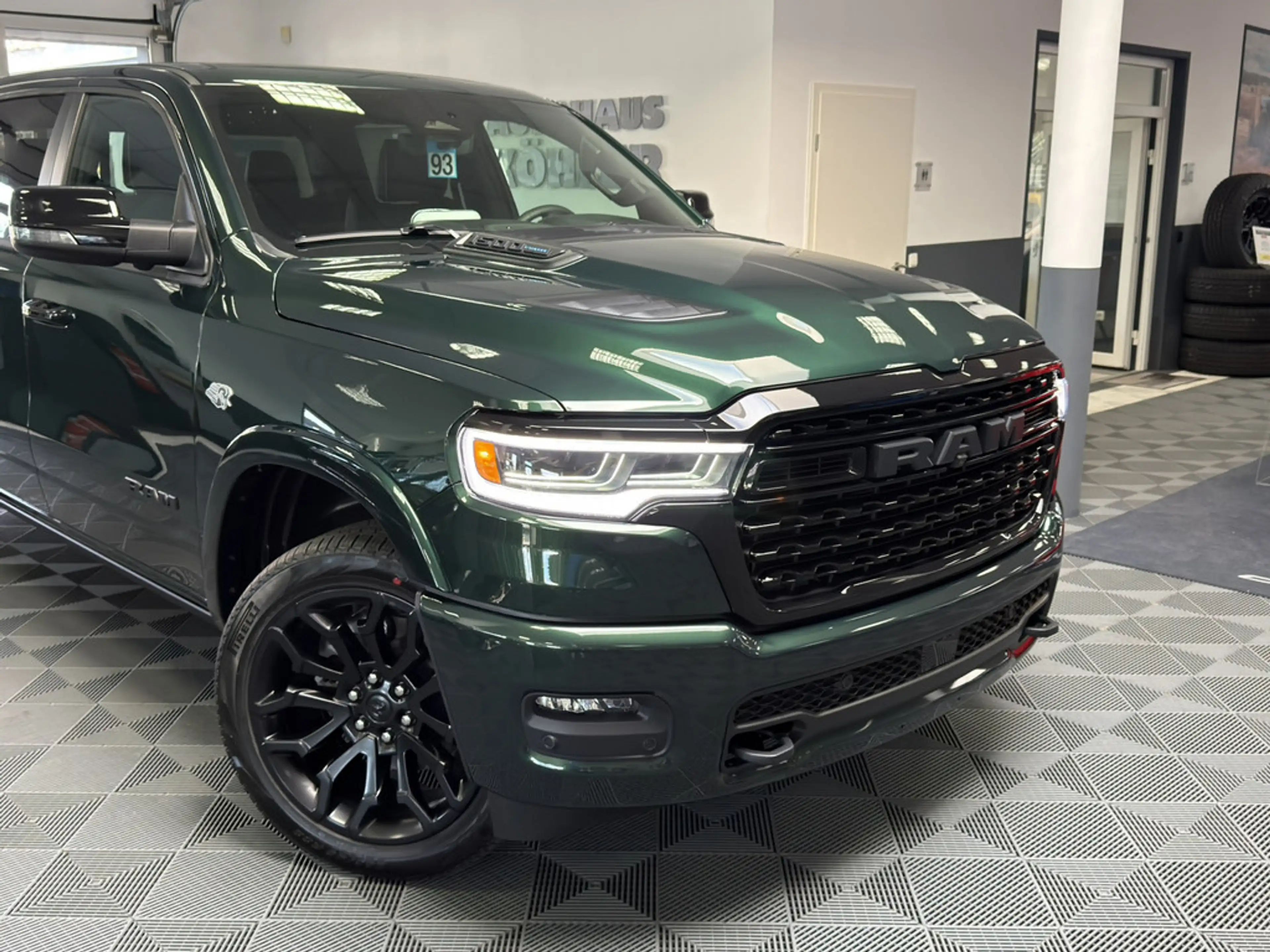 Dodge RAM 1500 Limited Night 5.7L V8, MY26 Multitailgate — photo 2