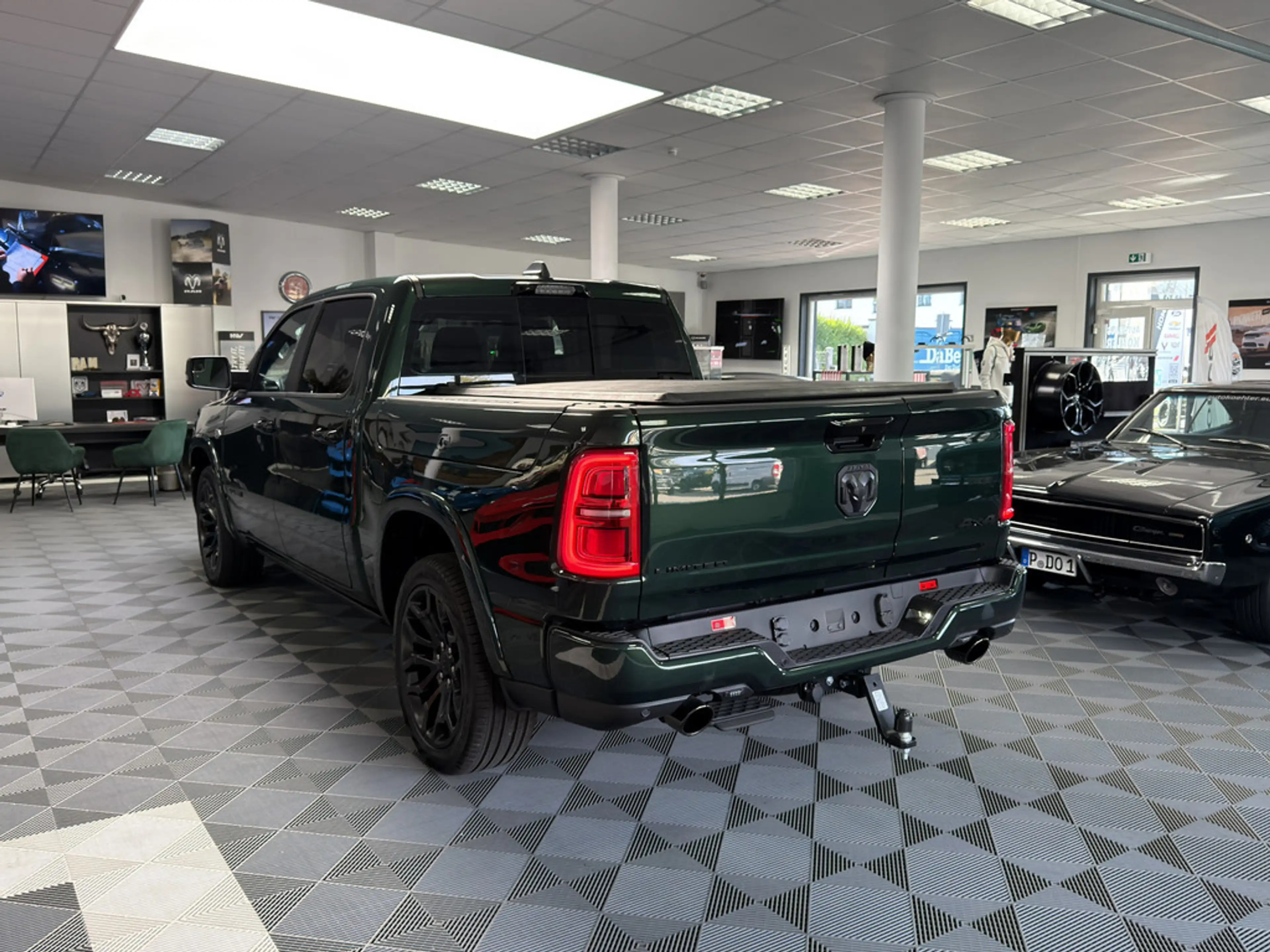 Dodge RAM 1500 Limited Night 5.7L V8, MY26 Multitailgate — photo 8