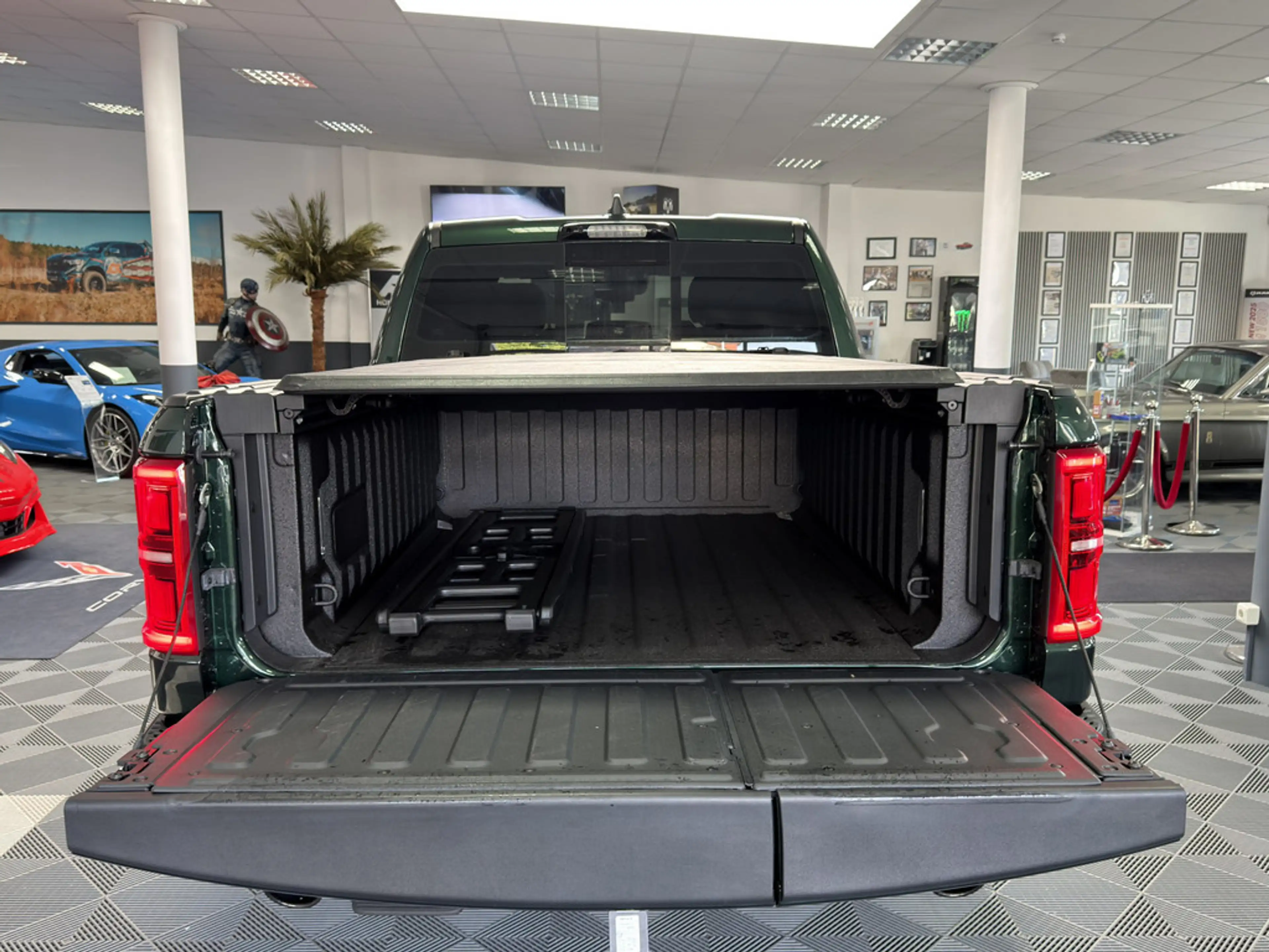Dodge RAM 1500 Limited Night 5.7L V8, MY26 Multitailgate — photo 11