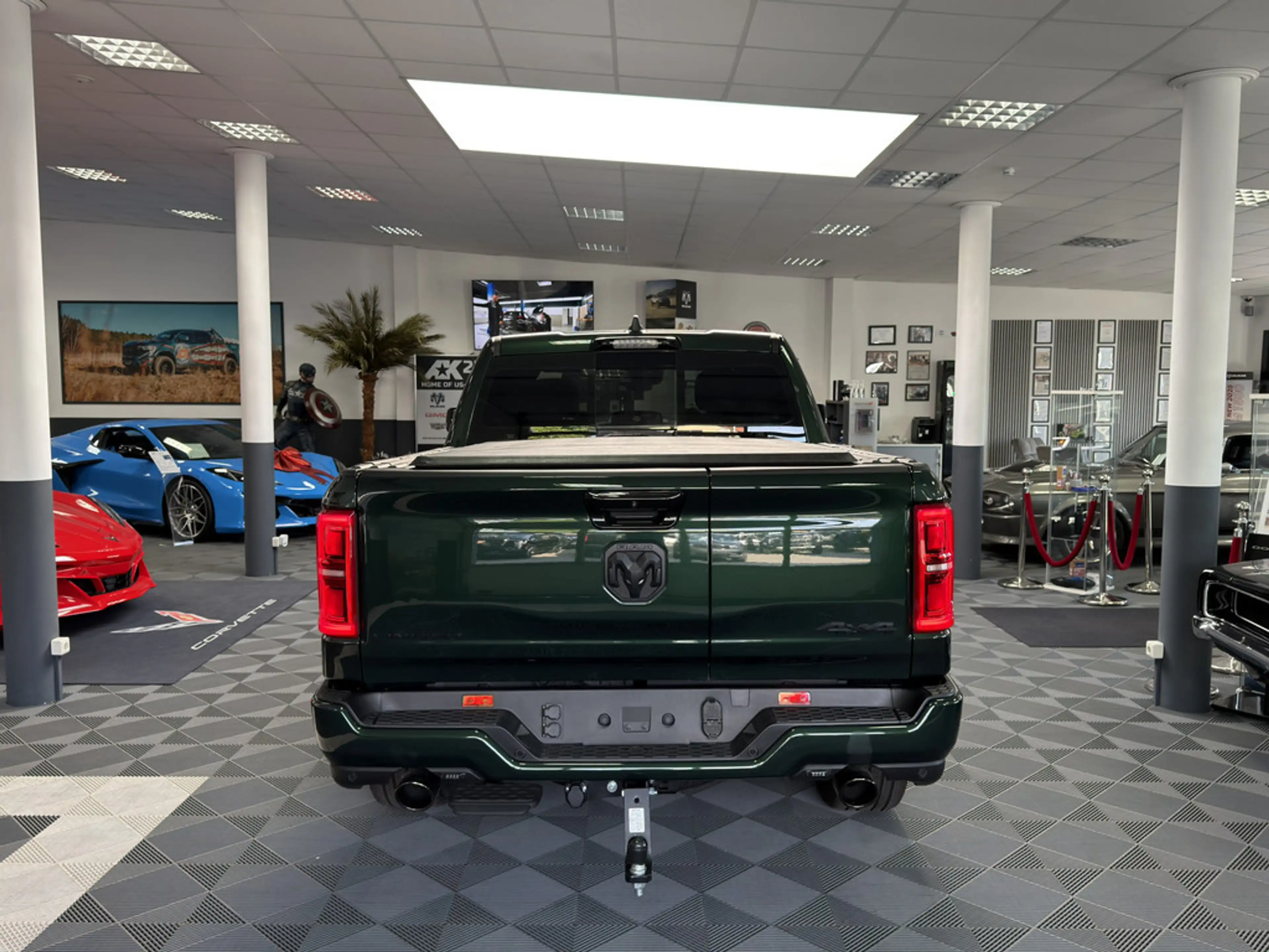 Dodge RAM 1500 Limited Night 5.7L V8, MY26 Multitailgate — photo 9