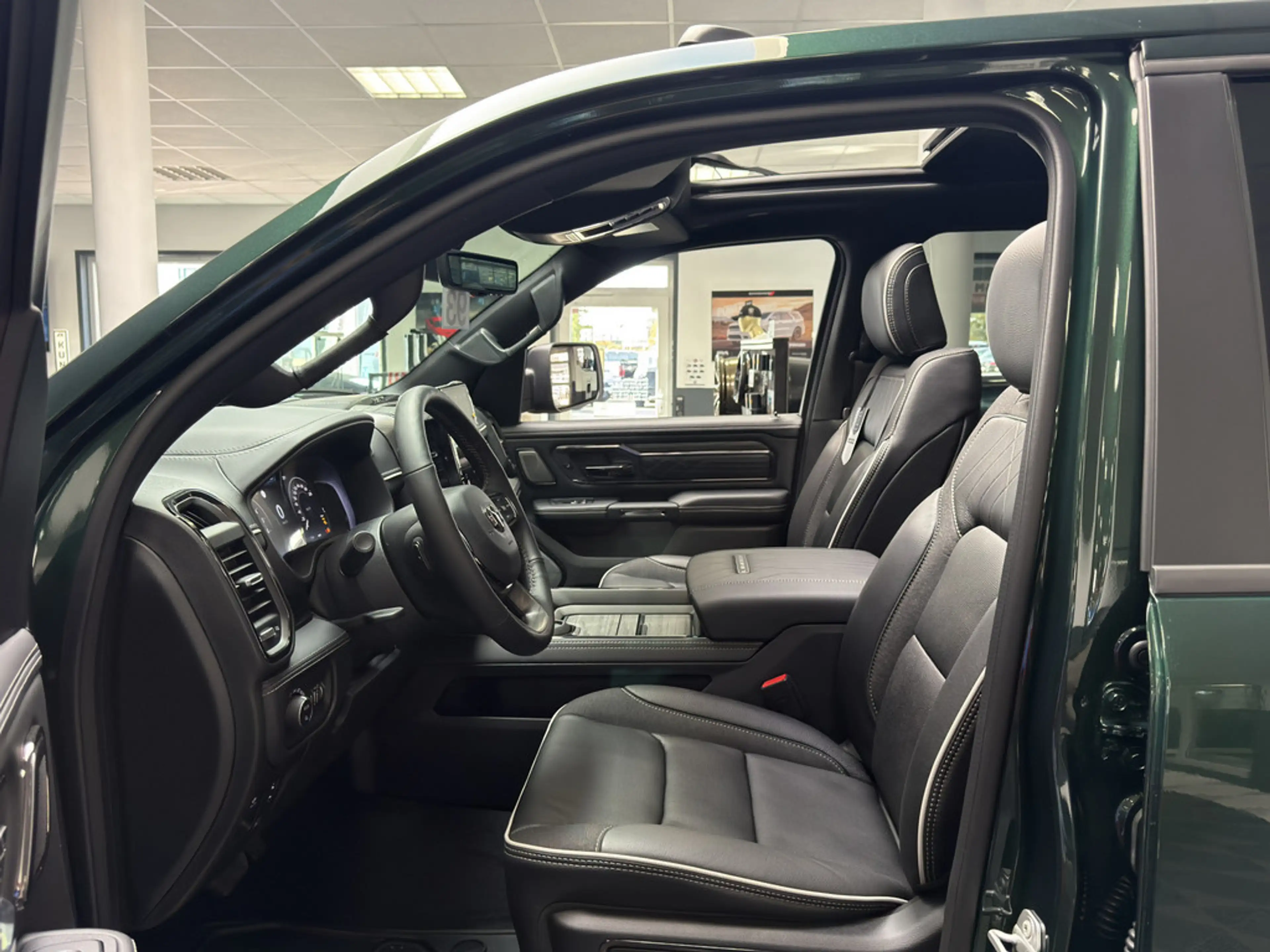 Dodge RAM 1500 Limited Night 5.7L V8, MY26 Multitailgate — photo 13