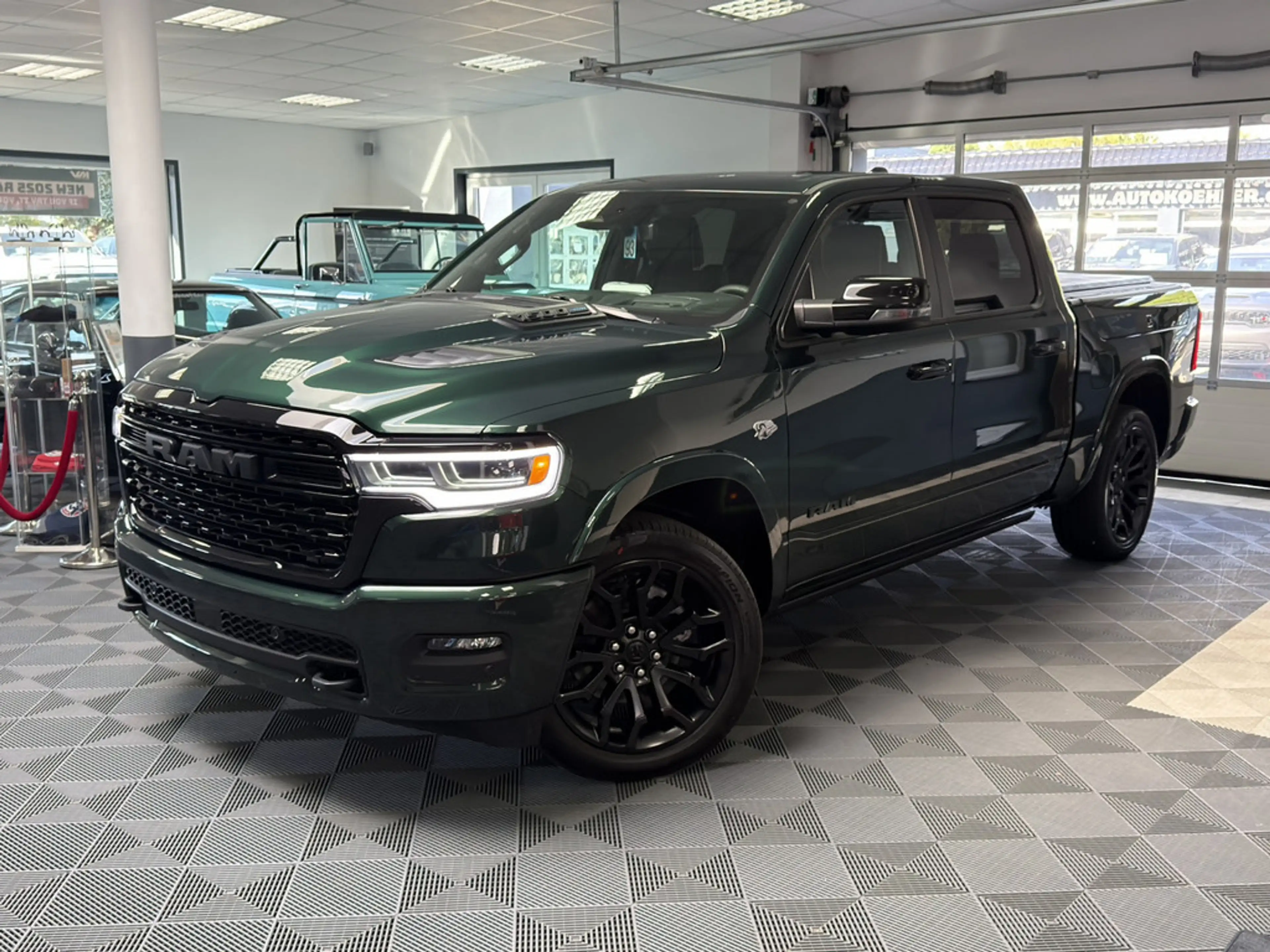 Dodge RAM 1500 Limited Night 5.7L V8, MY26 Multitailgate — photo 6