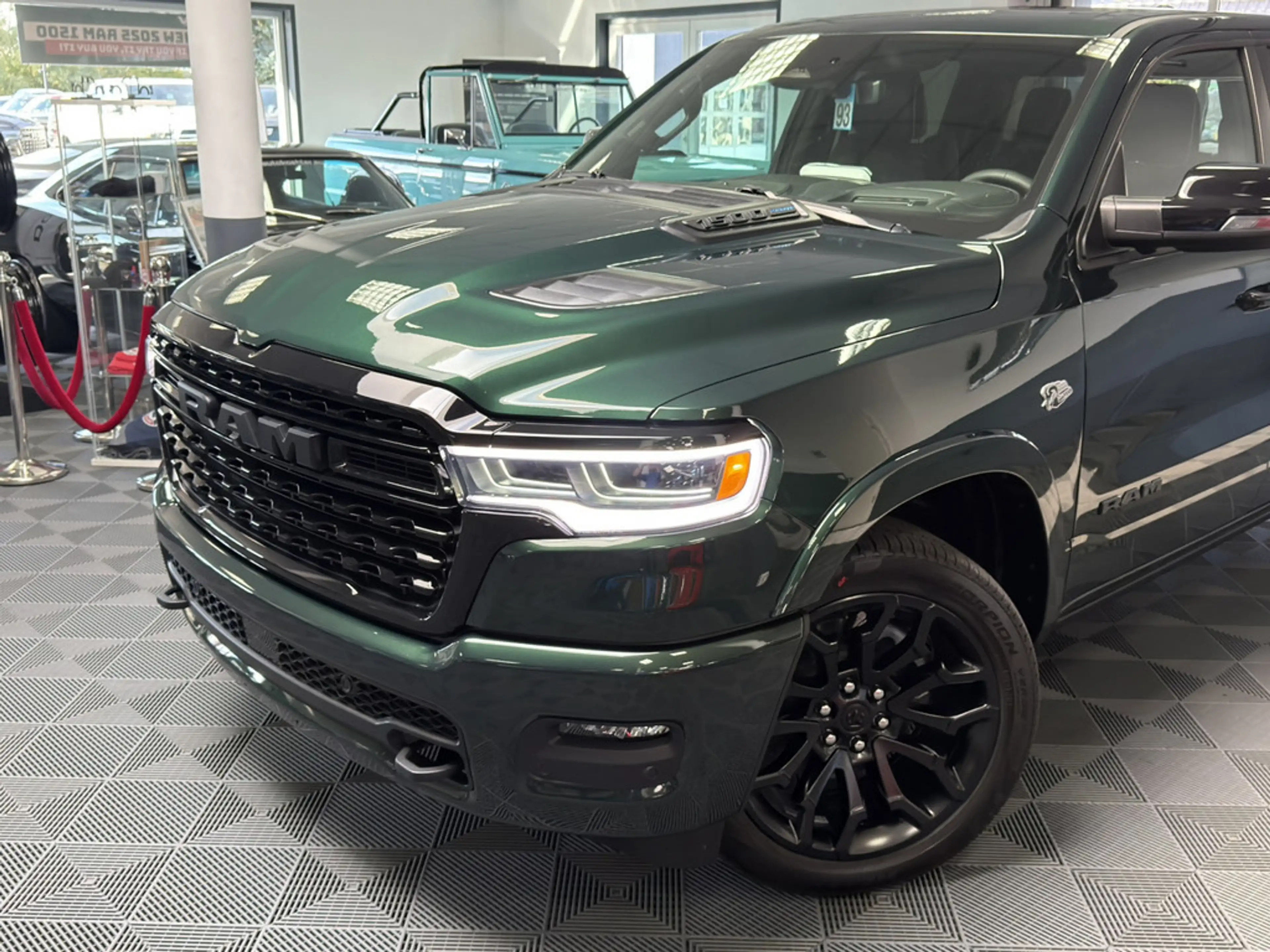 Dodge RAM 1500 Limited Night 5.7L V8, MY26 Multitailgate — photo 7