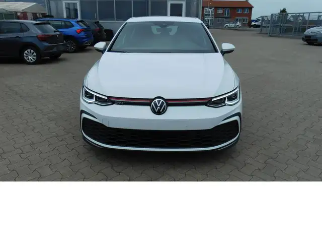 Volkswagen Golf view 3