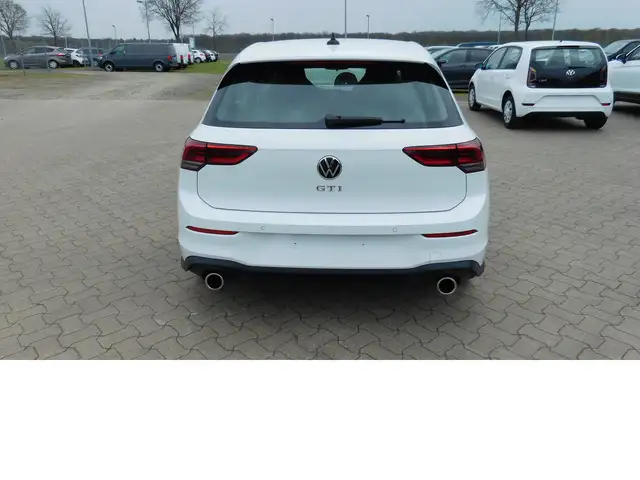 Volkswagen Golf view 4