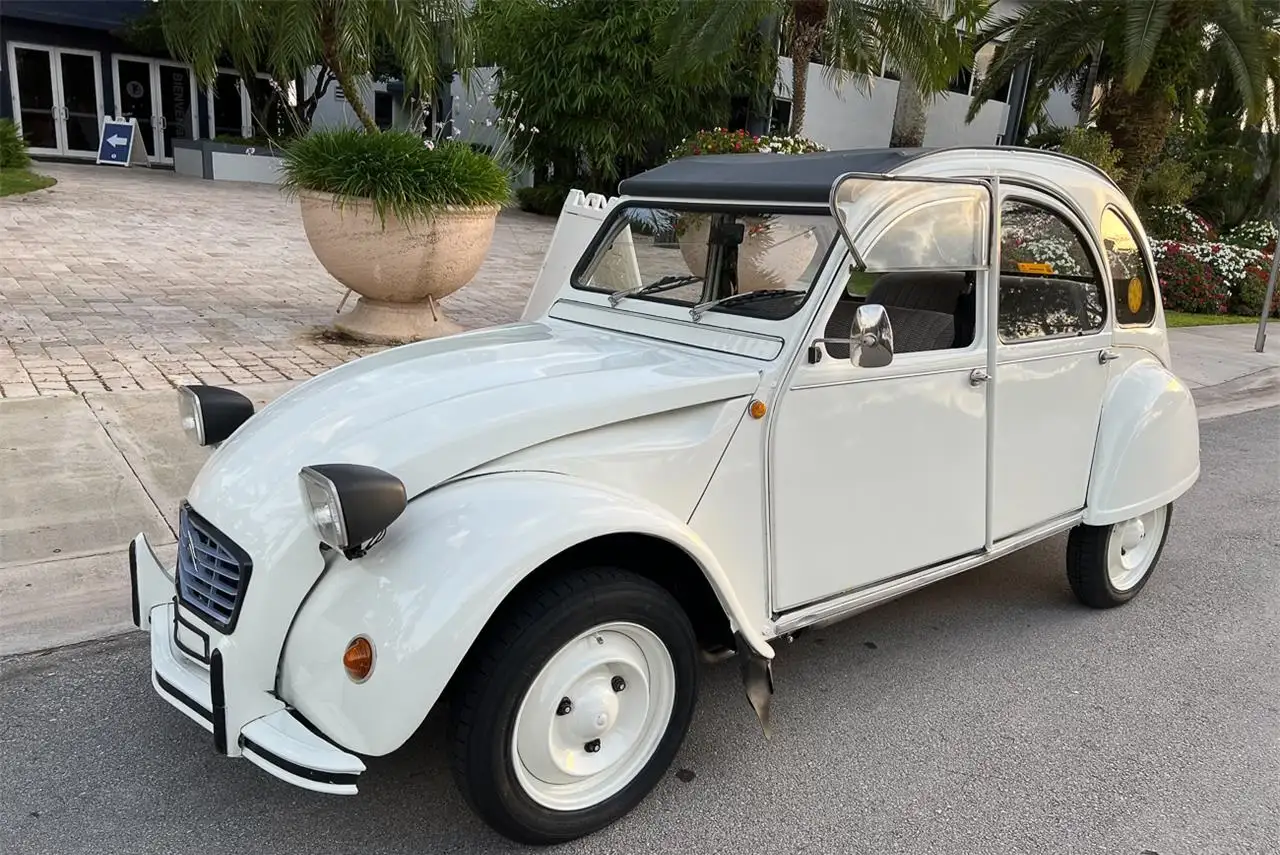 Citroen 2CV Blanche