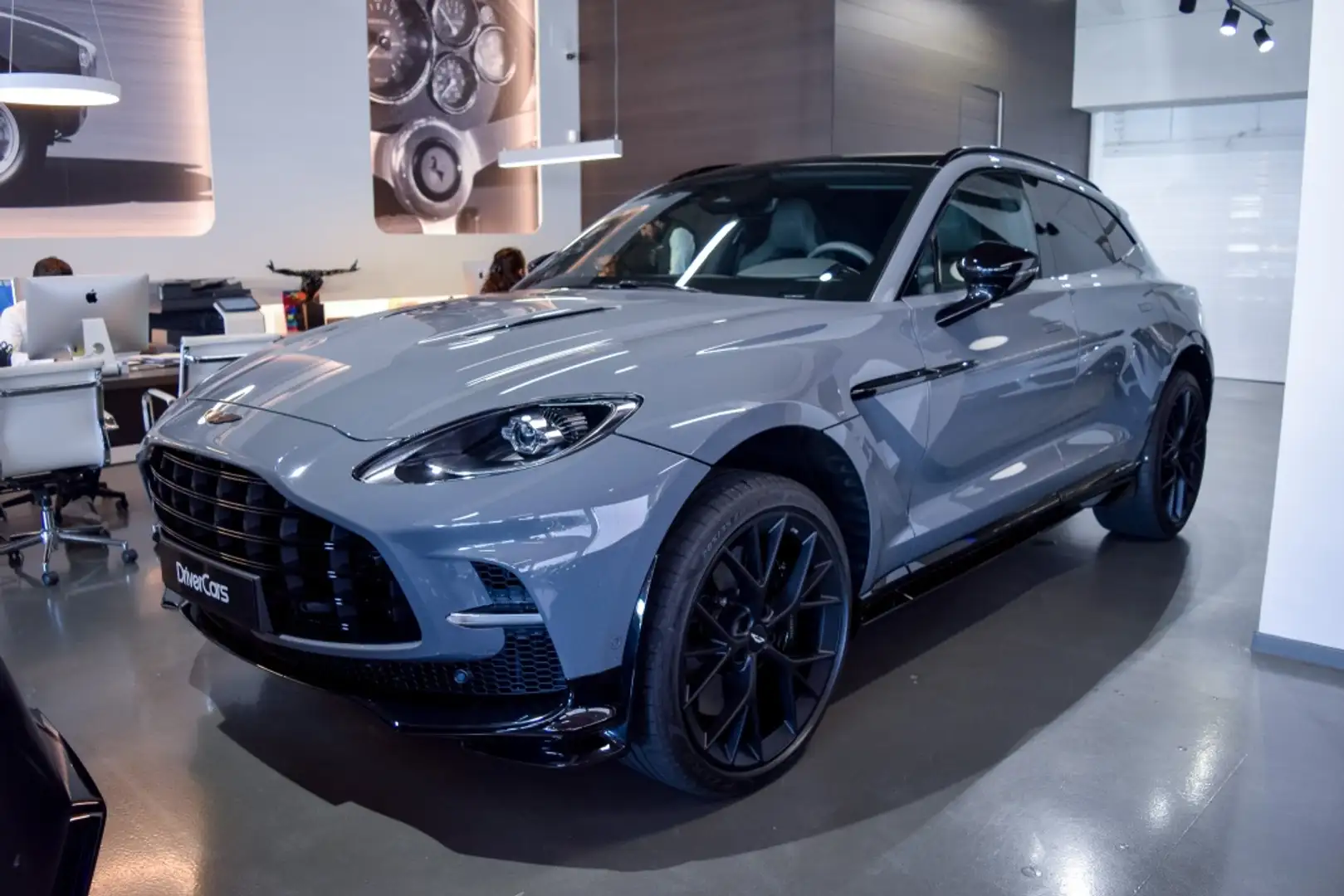 Aston Martin DBX 4.0 AWD Aut. Gris - 2