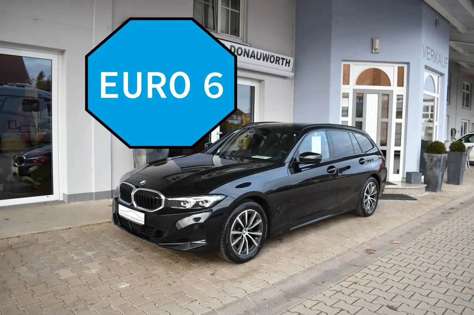 BMW 320 d Touring Aut. PanoDach AbstandsGRA Navi Schwarz - 2