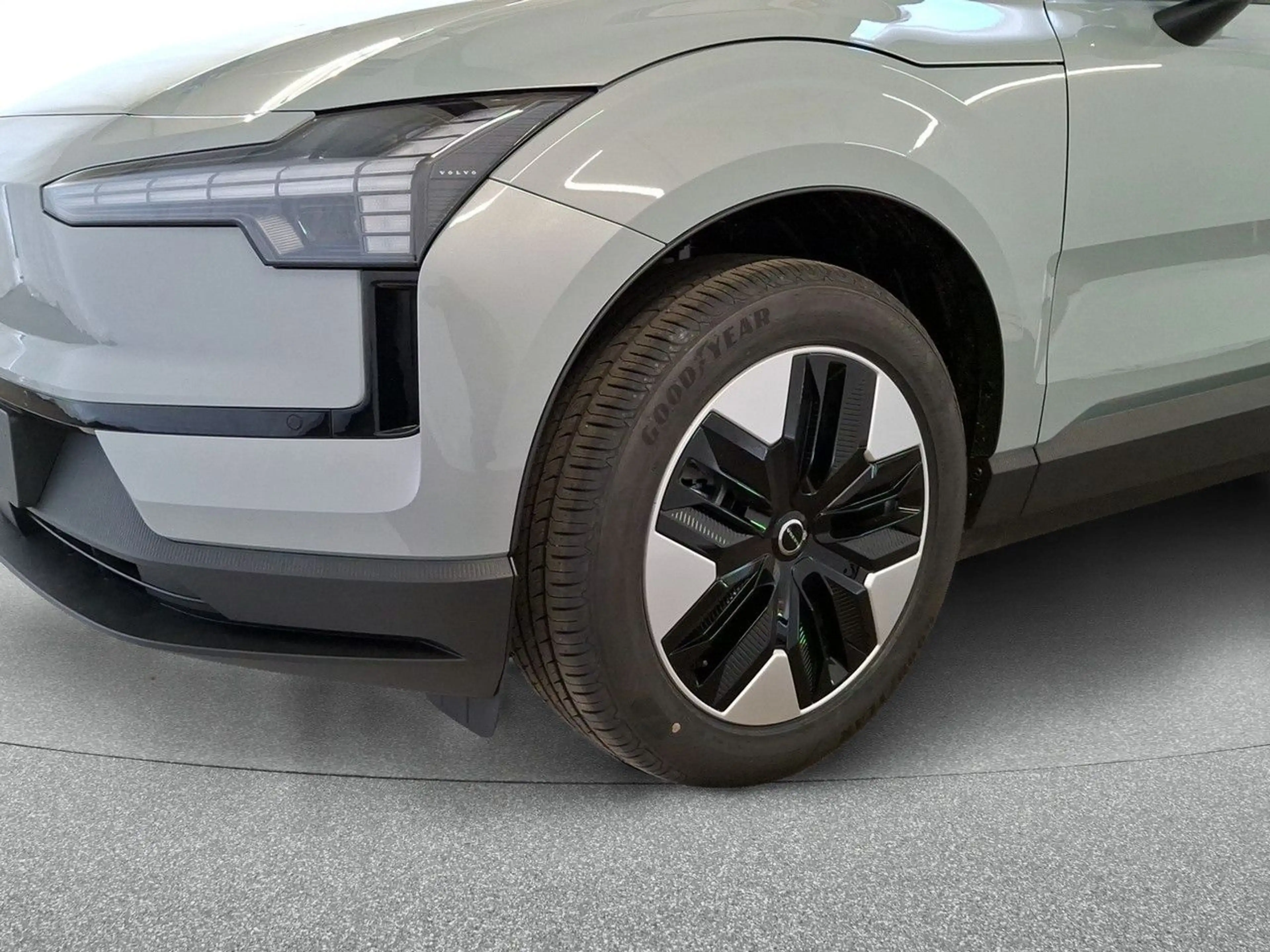 Volvo EX30 Plus 2WD Pure Electric !! SITZ-U. LKRHZG !! — photo 4