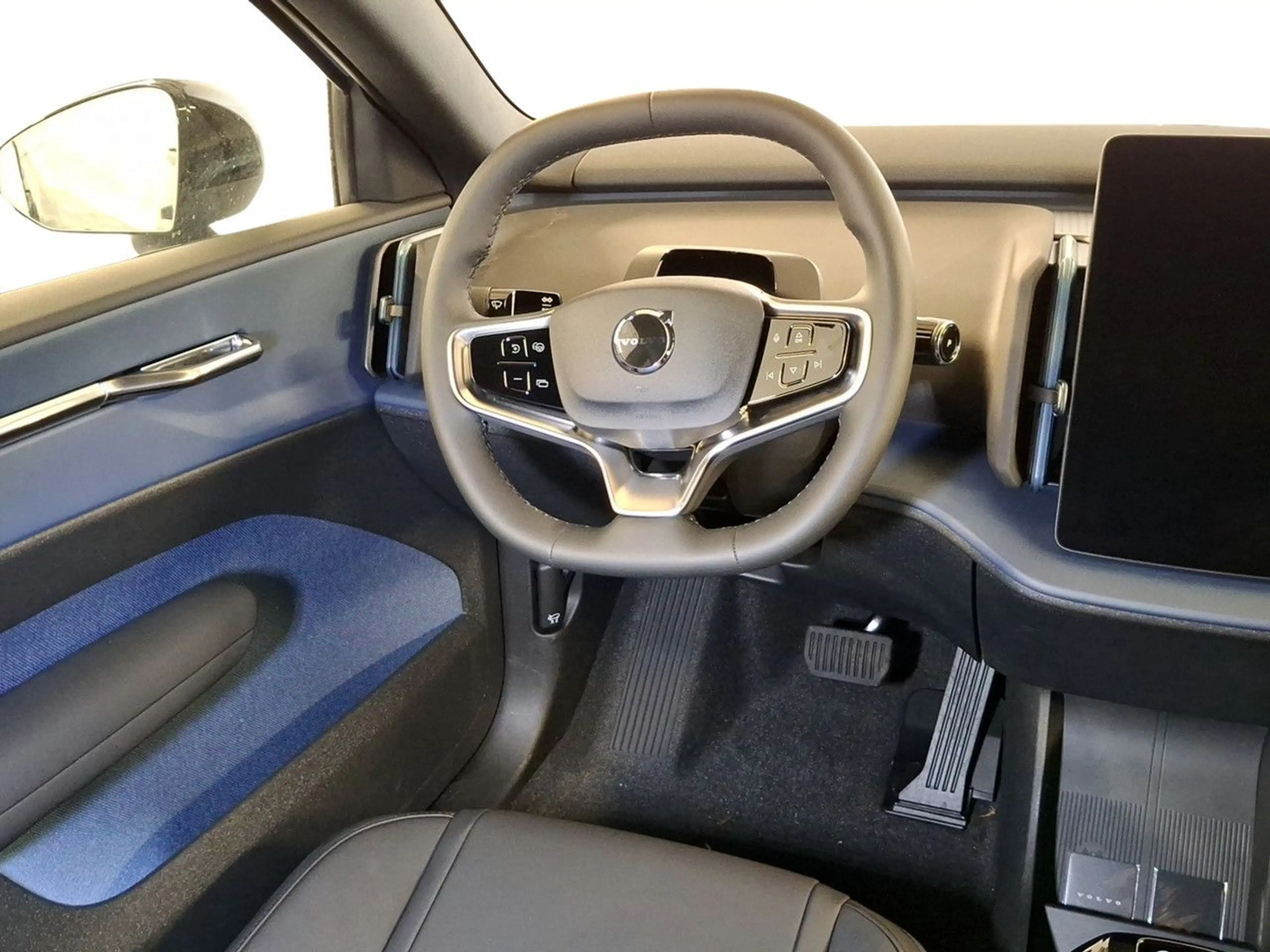 Volvo EX30 Plus 2WD Pure Electric !! SITZ-U. LKRHZG !! — photo 8