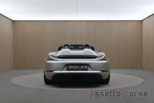 Porsche 718 Boxster view 3