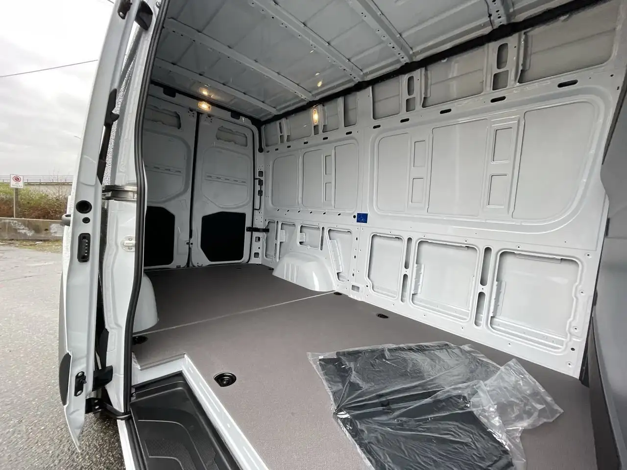 Mercedes-Benz Sprinter снимка Mercedes-Benz Sprinter