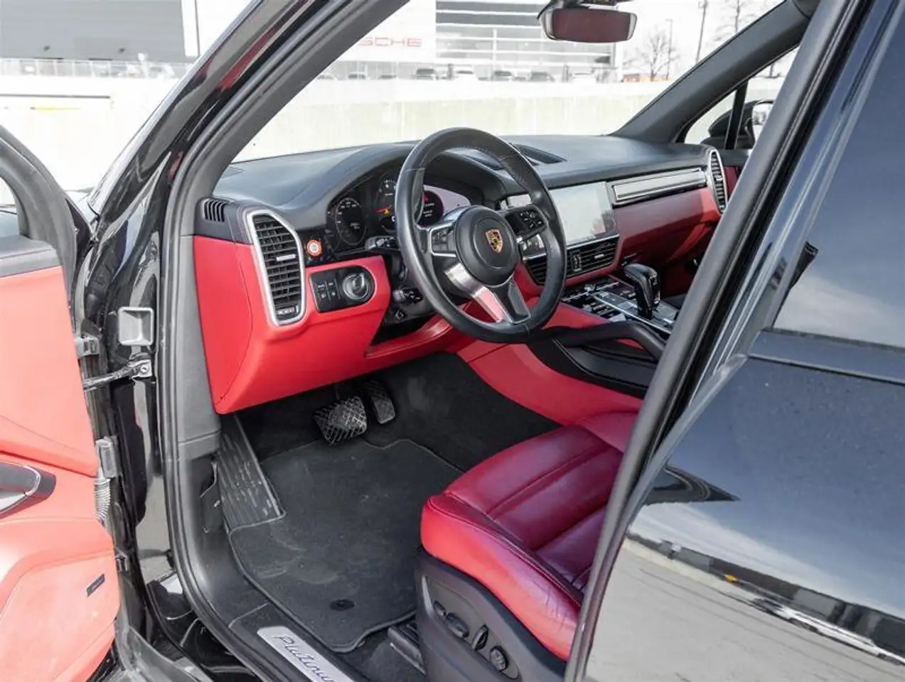 Porsche Cayenne снимка Porsche Cayenne
